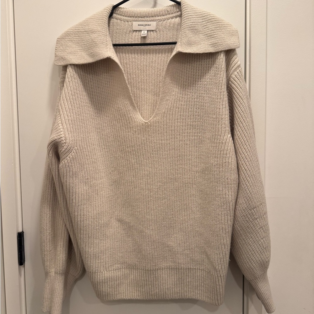 Banana Republic V-Neck Cream Sweater